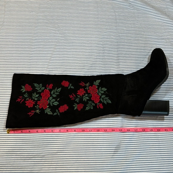 Libby Edelman SUEDE HEELED BOOTS size 9 - Picture 7 of 9